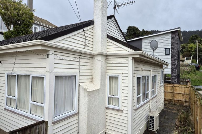 Photo of property in 22 Hampton Hill Road, Tawa, Wellington, 5028