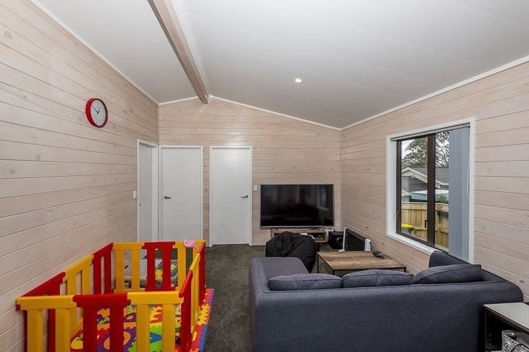 Photo of property in 30 Caribbean Drive, Unsworth Heights, Auckland, 0632