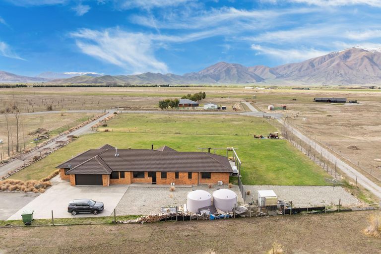 Photo of property in 10 Hardacre Place, Omarama, 9412