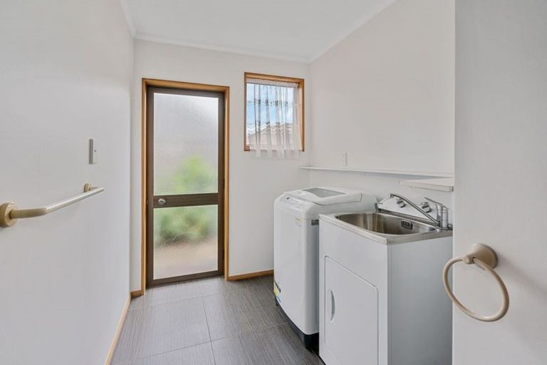 Photo of property in 3a Juniper Place, Burnside, Christchurch, 8053