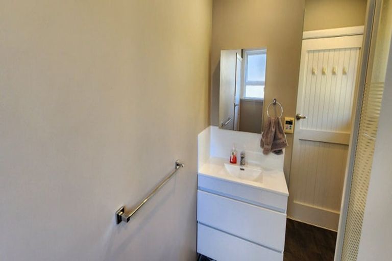 Photo of property in 6a Clerke Place, Marfell, New Plymouth, 4310