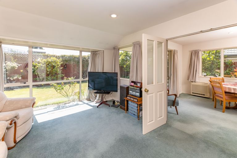 Photo of property in 3 Farquhars Road, Redwood, Christchurch, 8051