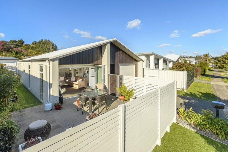 Photo of property in 16 Saint Pauls Drive, Brookfield, Tauranga, 3110