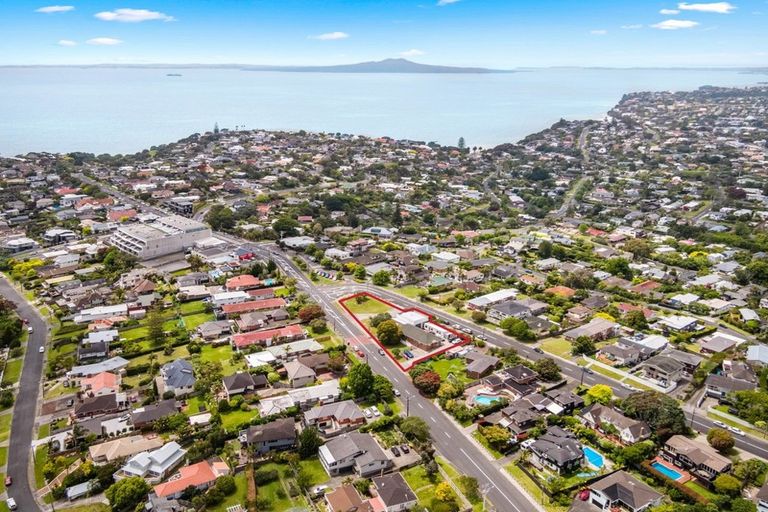 Photo of property in 19 Knights Road, Rothesay Bay, Auckland, 0630