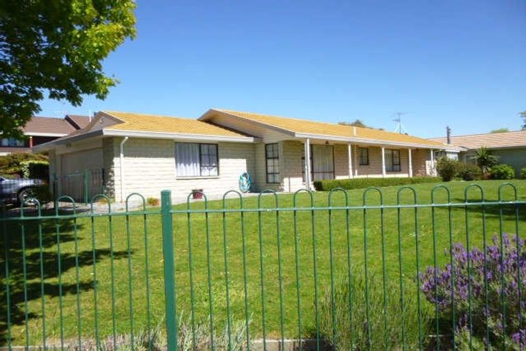 Photo of property in 27 Crosdale Place, Burnside, Christchurch, 8042