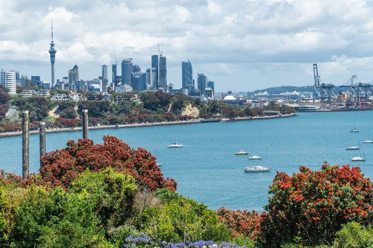 Photo of property in 84 Paritai Drive, Orakei, Auckland, 1071