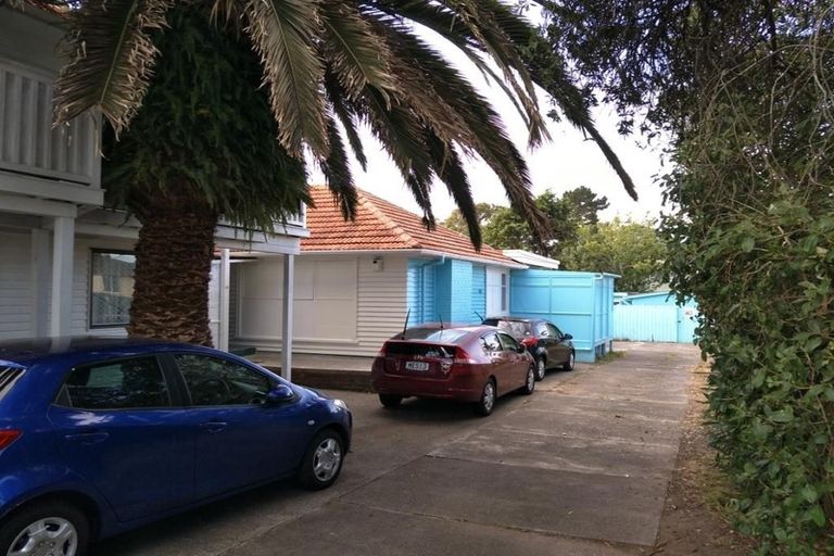 Photo of property in 6 Beaubank Road, Kelston, Auckland, 0602