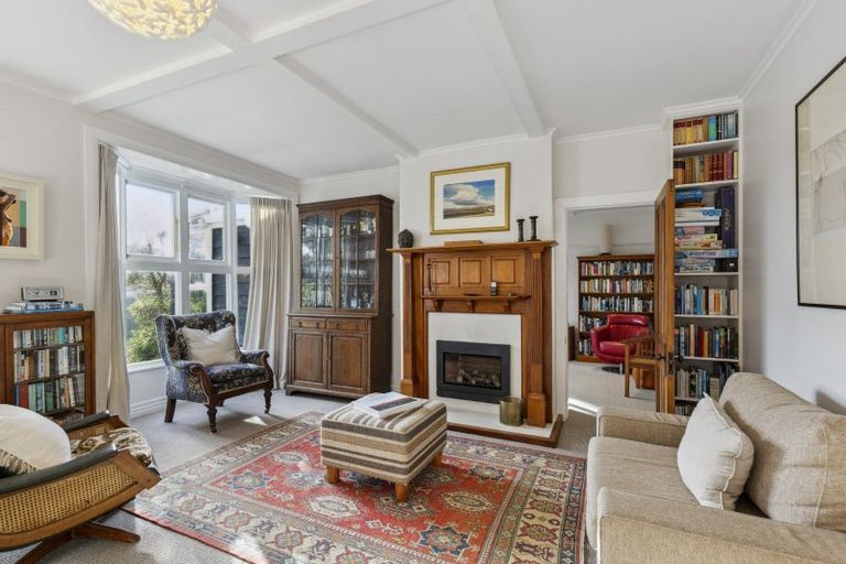 Photo of property in 39 Fairview Crescent, Kelburn, Wellington, 6012