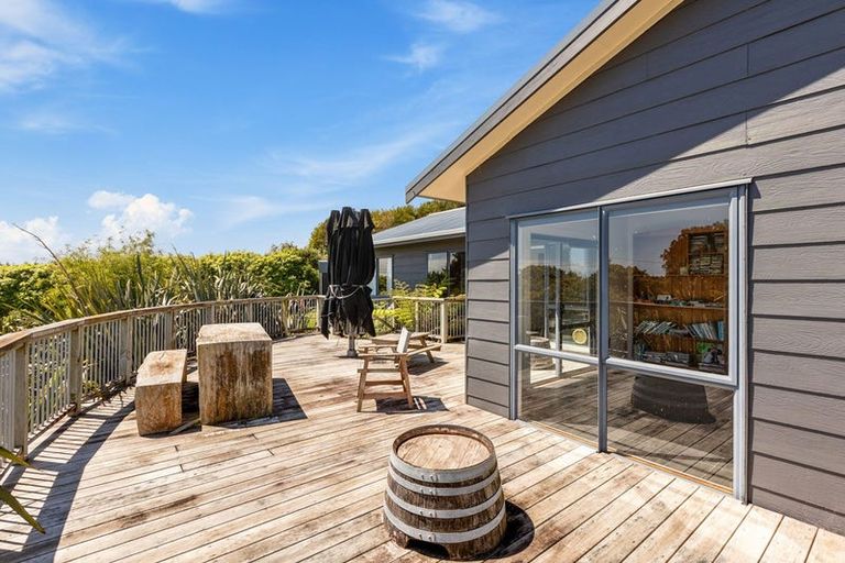 Photo of property in 14 Arthur Road, Paraite, New Plymouth, 4373