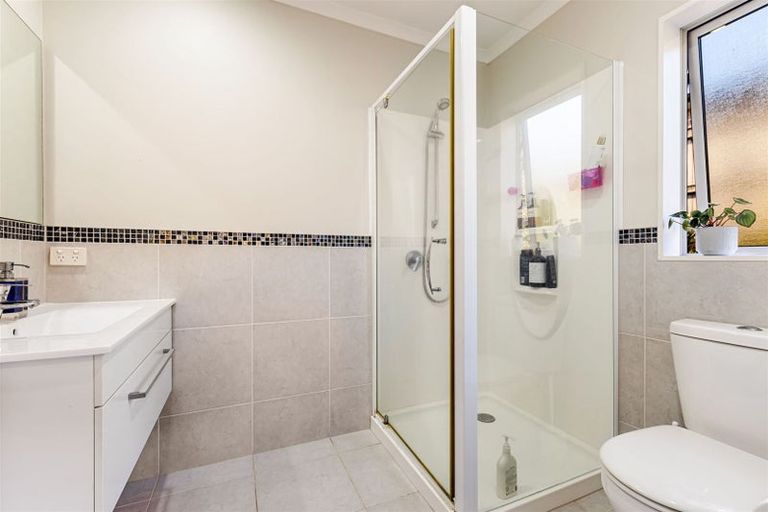 Photo of property in 14 Nirmal Place, Sunnyvale, Auckland, 0612