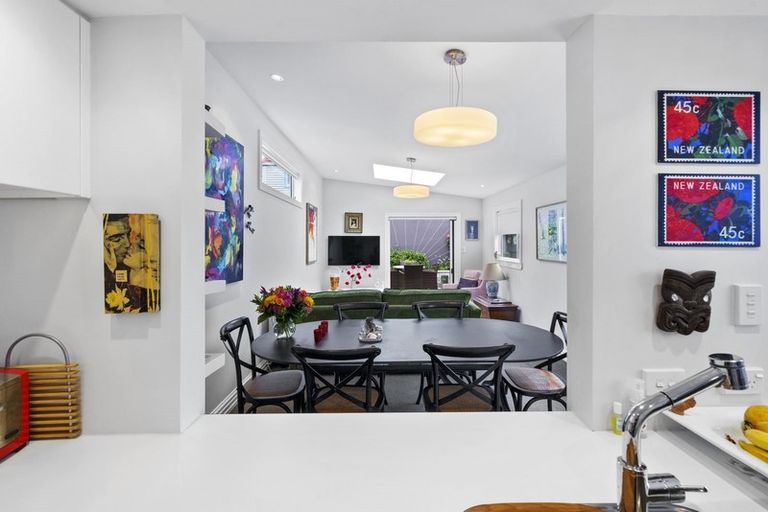 Photo of property in 86 Elizabeth Street, Mount Victoria, Wellington, 6011