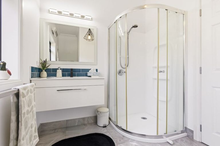 Photo of property in 2 Scenic Heights, Acacia Bay, Taupo, 3330