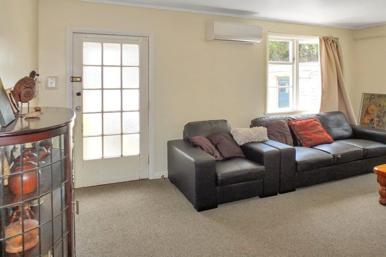 Photo of property in 10 Easton Street, Foxton, 4814