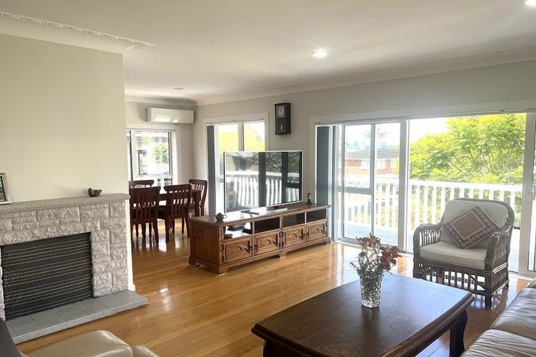 Photo of property in 19 James Evans Drive, Northcote, Auckland, 0627