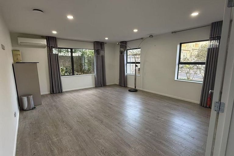 Photo of property in 30 Rohi Place, Flat Bush, Auckland, 2019