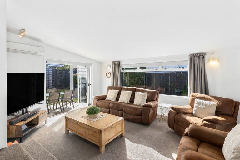 Photo of property in 22 Queen Road, Bellevue, Tauranga, 3110
