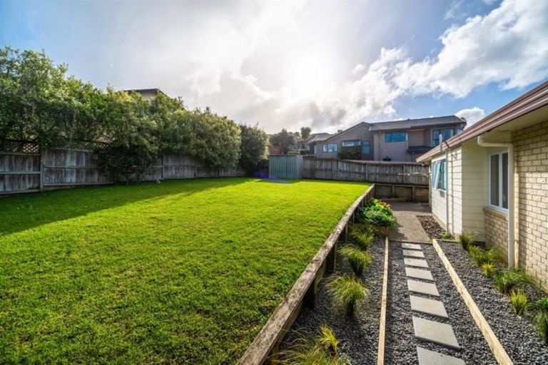 Photo of property in 48 Hogarth Rise, West Harbour, Auckland, 0618