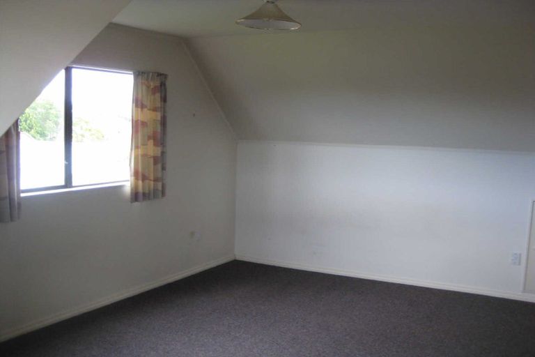 Photo of property in 18 Willowstream Grove, Cloverlea, Palmerston North, 4412