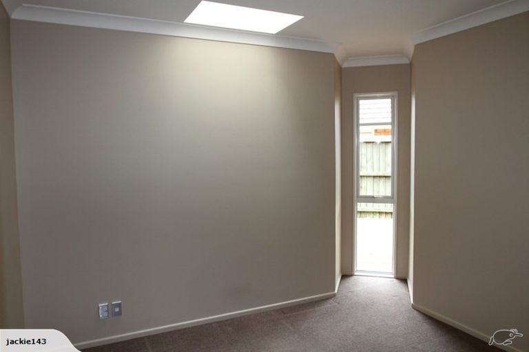 Photo of property in 5 Corsican Grove, Parklands, Christchurch, 8083