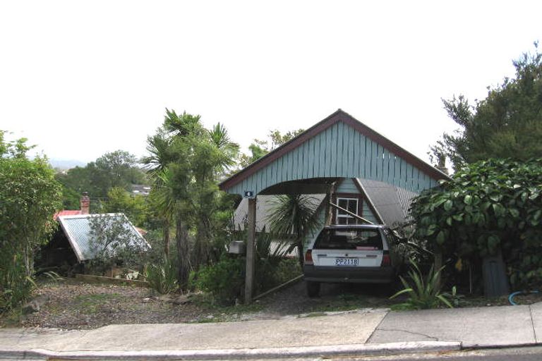 Photo of property in 4 Kukupa Road, Sunnyvale, Auckland, 0612