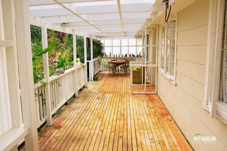 Photo of property in 26 Crystal Avenue, Glendene, Auckland, 0602