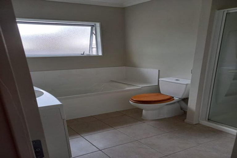 Photo of property in 47 Fairclough Road, Beach Haven, Auckland, 0626