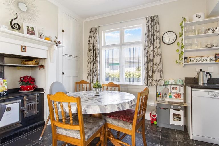 Photo of property in 10 Herbert Street, Waimate, 7924