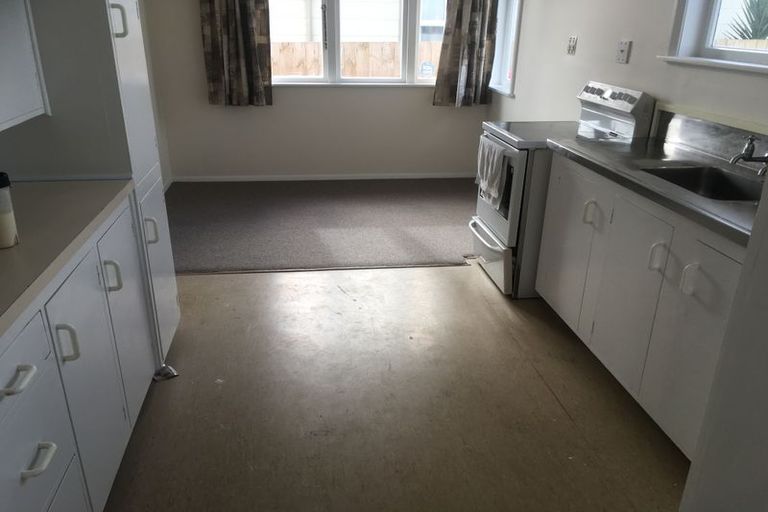 Photo of property in 44 Arimu Road, Papakura, 2110