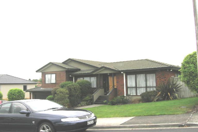 Photo of property in 2/6 Stoneleigh Court, Sunnynook, Auckland, 0632