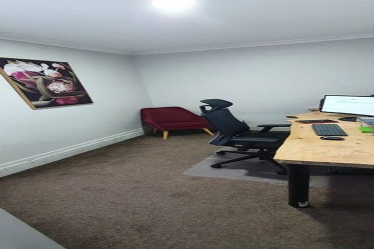 Photo of property in 2/34 Valley View Road, Glenfield, Auckland, 0629