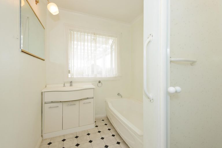 Photo of property in 12 Birmingham Street, Takaro, Palmerston North, 4412