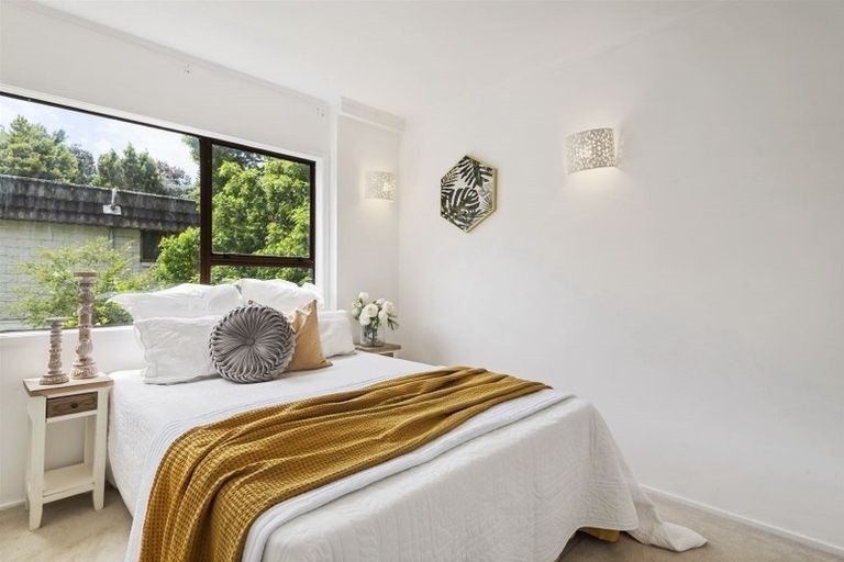 Photo of property in 1/4 Braund Place, Glenfield, Auckland, 0629