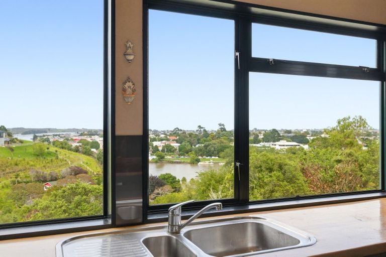 Photo of property in 8 Wairere Road, Bastia Hill, Whanganui, 4500