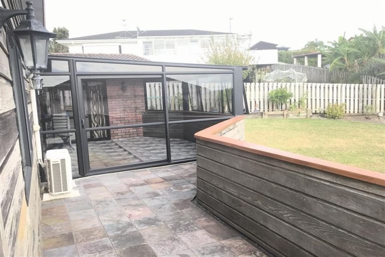 Photo of property in 71 Lagoon Way, West Harbour, Auckland, 0618