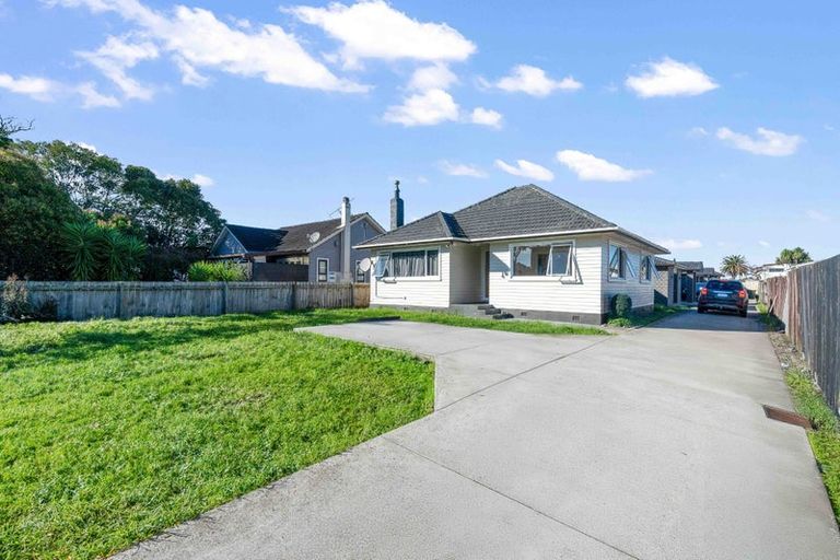 Photo of property in 8 Martin Road, Manurewa, Auckland, 2102