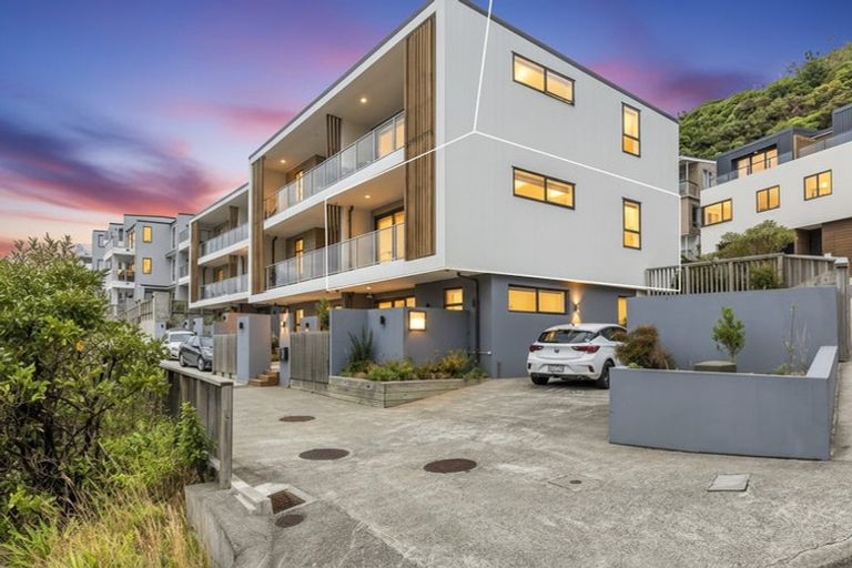 Photo of property in 4/63 Tiketike Way, Brooklyn, Wellington, 6021