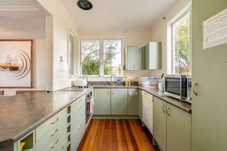 Photo of property in 298 Main Road, Tawa, Wellington, 5028