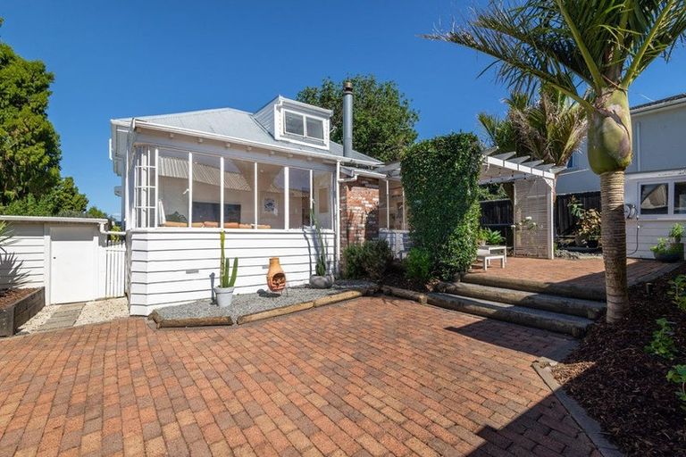 Photo of property in 1/157 Glenfield Road, Hillcrest, Auckland, 0626