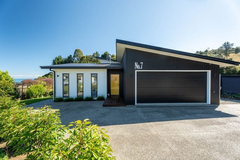 Photo of property in 7 Pohutukawa Place, Pohara, Takaka, 7183