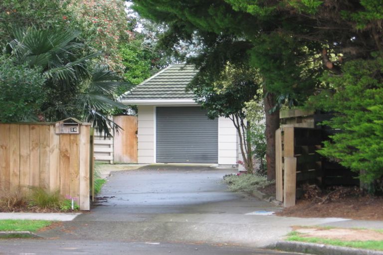 Photo of property in 16 Antrim Place, Hokowhitu, Palmerston North, 4410