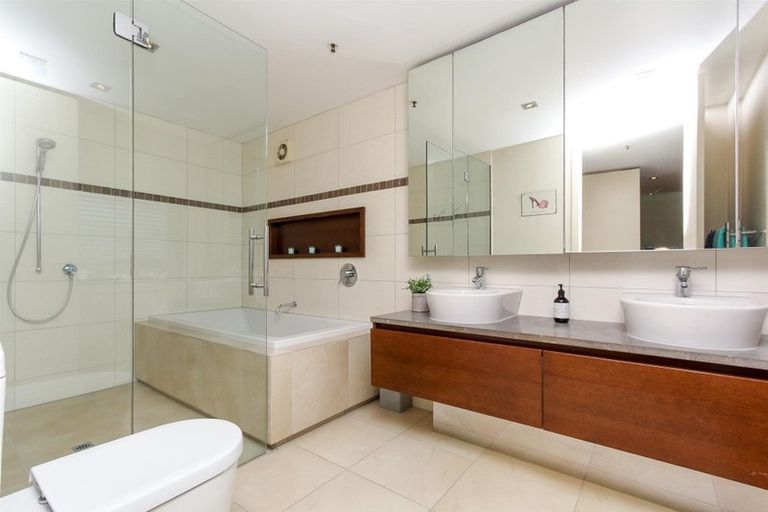 Photo of property in 22 Liardet Apartments, 501/22 Liardet Street, New Plymouth, 4310