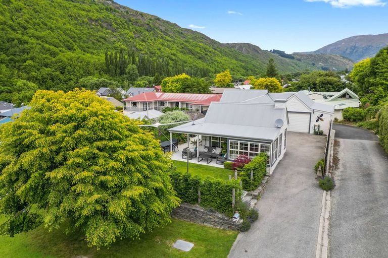 Photo of property in 22 Cornwall Street, Arrowtown, 9302
