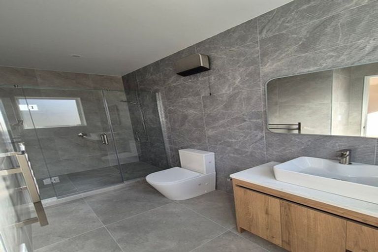 Photo of property in 5 Pekanga Road, Orewa, 0931