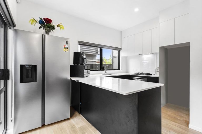 Photo of property in 8b Edgar Pearce Place, Howick, Auckland, 2014