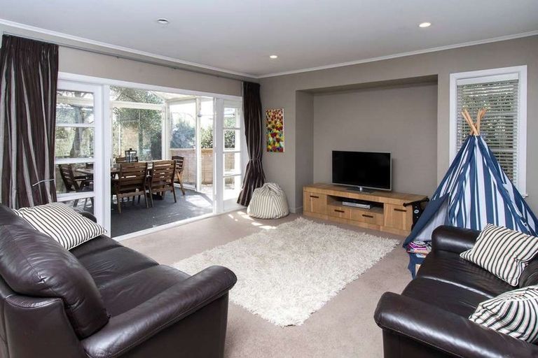 Photo of property in 29 Bradbury Road, Botany Downs, Auckland, 2010
