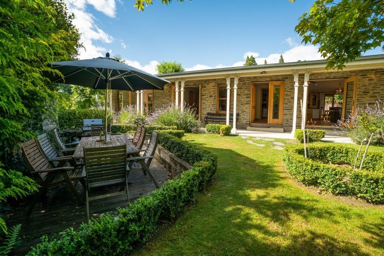 Photo of property in 15 Cardigan Street, Arrowtown, 9302