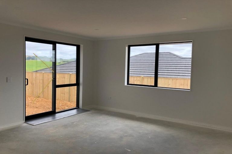 Photo of property in 10 James Elliot Way, Pokeno, 2402