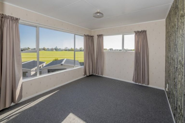 Photo of property in 9 Featherston Street, Levin, 5510