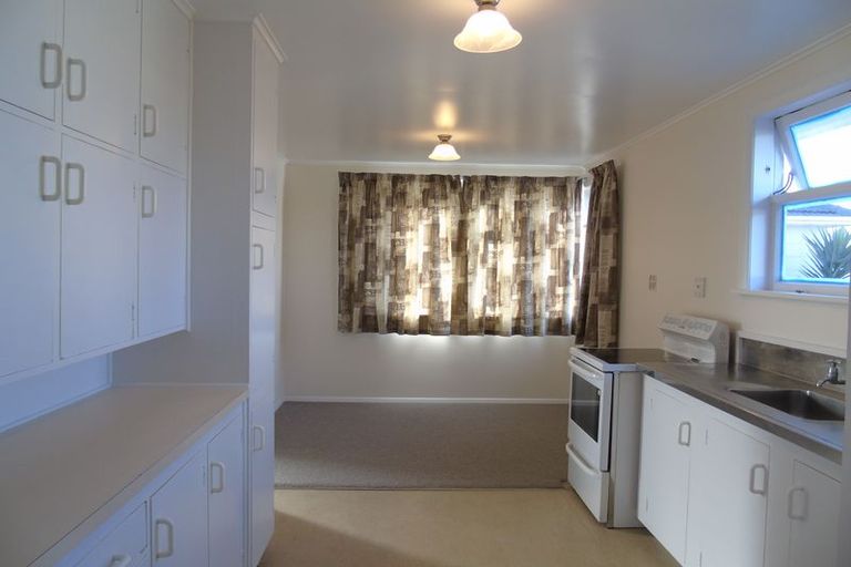 Photo of property in 44 Arimu Road, Papakura, 2110