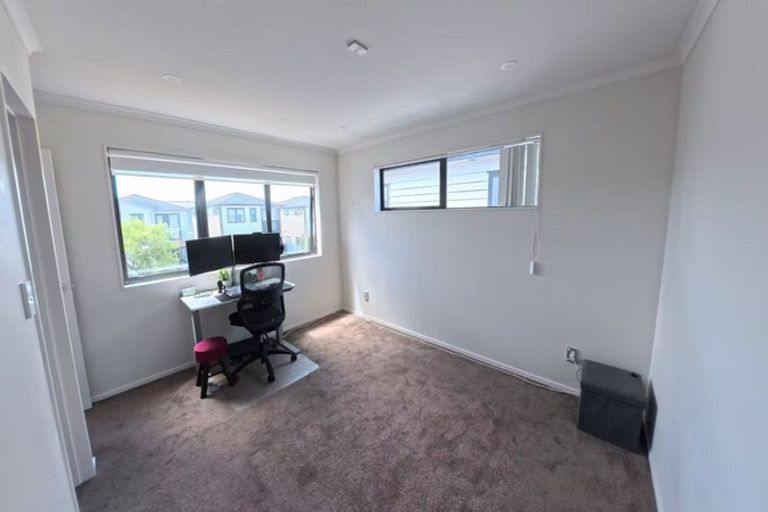 Photo of property in 11 Pihoihoi Place, Hobsonville, Auckland, 0616